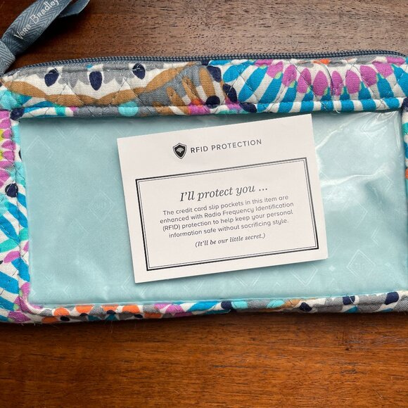 Vera Bradley RFID Tech Wallet Sunny Medallion Pattern - Picture 4 of 4